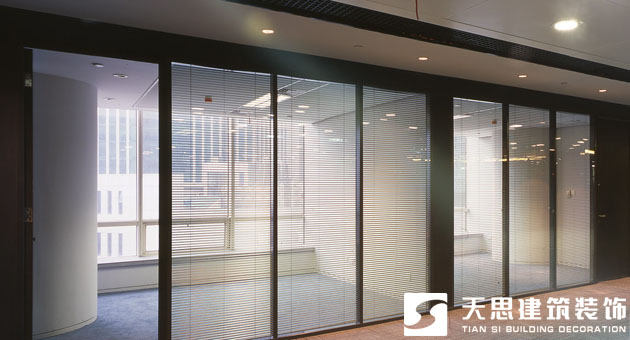 <a href=http://miqian.net/ target=_blank class=infotextkey>合肥辦公室裝修</a>玻璃